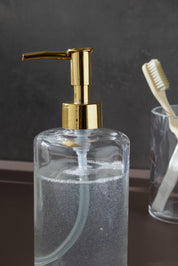Glamis Clean Model Banyo Takımı 3'lü Set, modern sıvı sabunluk ve diş fırçalık detaylarıyla dikkat çekiyor. Banyo masasında zarif bir düzenleme sağlayarak şıklık sunuyor.
