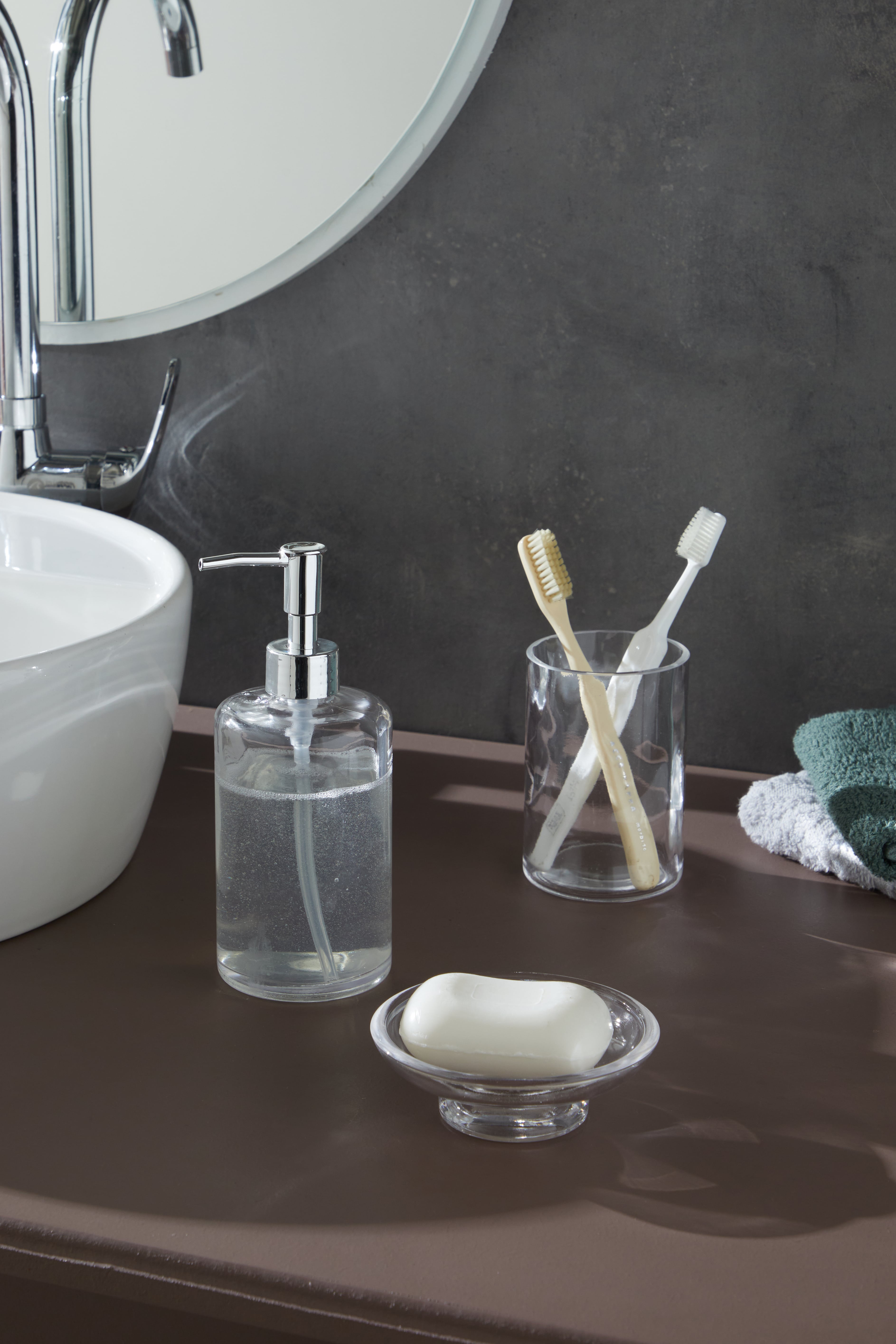 Glamis Clean Model Banyo Takımı 3'lü Set, banyo tezgahında kullanışlı ve estetik bir düzen sağlıyor. Banyo aksesuarları modern tasarımı ile öne çıkıyor.