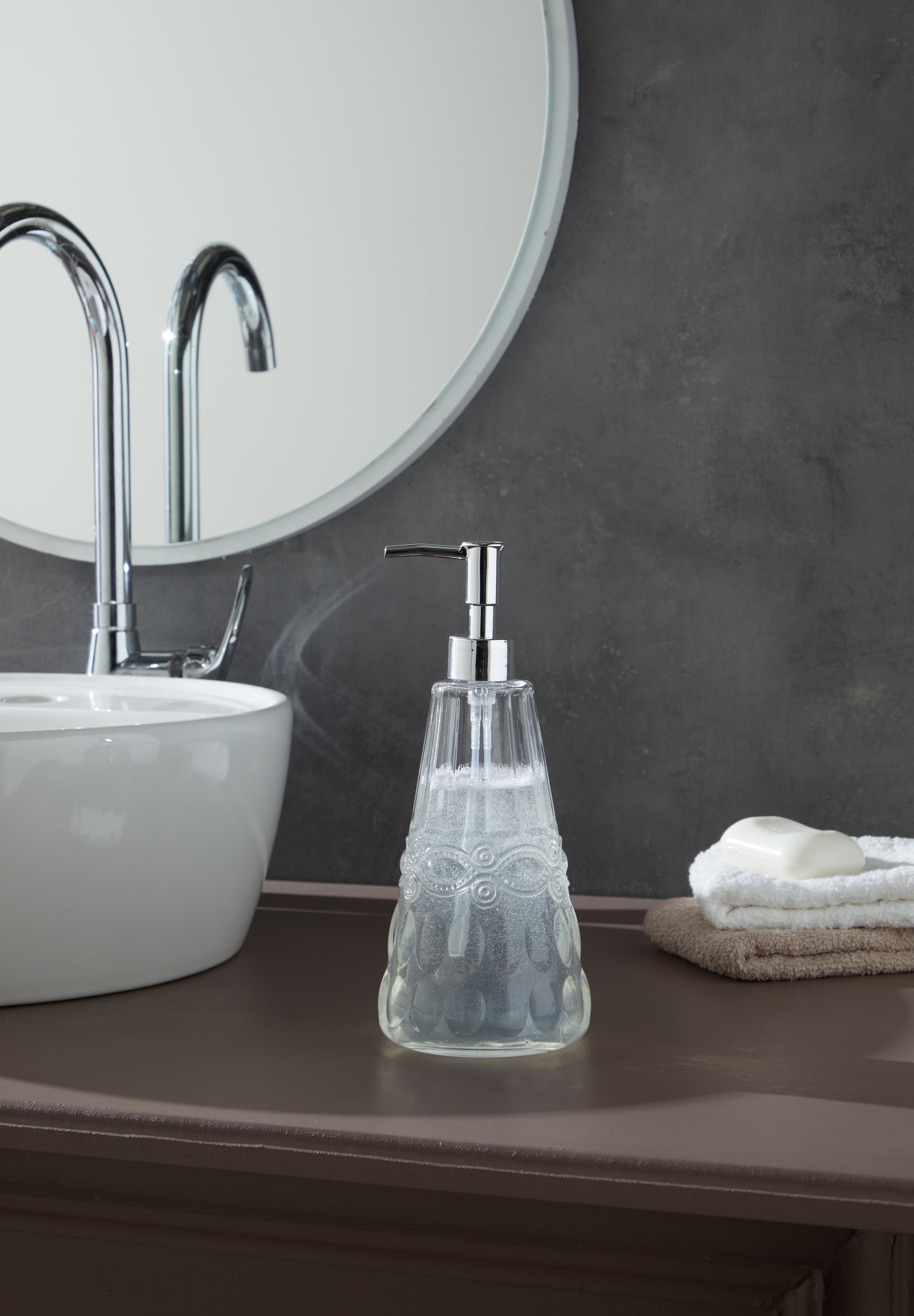 Glamis İdil Model Sıvı Sabunluk, geniş hacmi ve şık tasarımı ile modern banyolarda pratik kullanım imkanı sağlıyor.